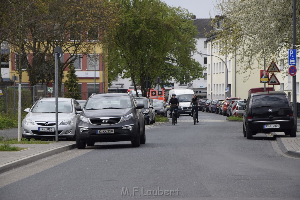 Einsatz BF Koeln in Koeln Buchheim Arnsbergerstr P50.JPG - Miklos Laubert